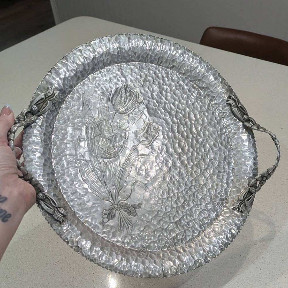Rodney Kent Serving Tray‎ Silver Aluminum Hammered Tulip Floral 12.5" Round 409